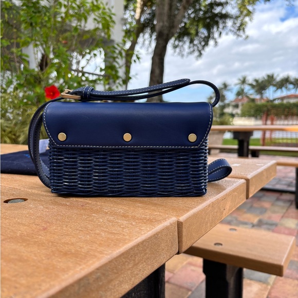 BNWT J.McLaughlin Navy Leather & Wicker shoulder/Crossbody bag - Picture 2 of 12